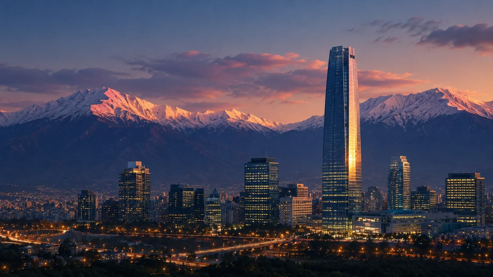 Santiago al atardecer: skyline financiero y cordillera de los Andes nevada